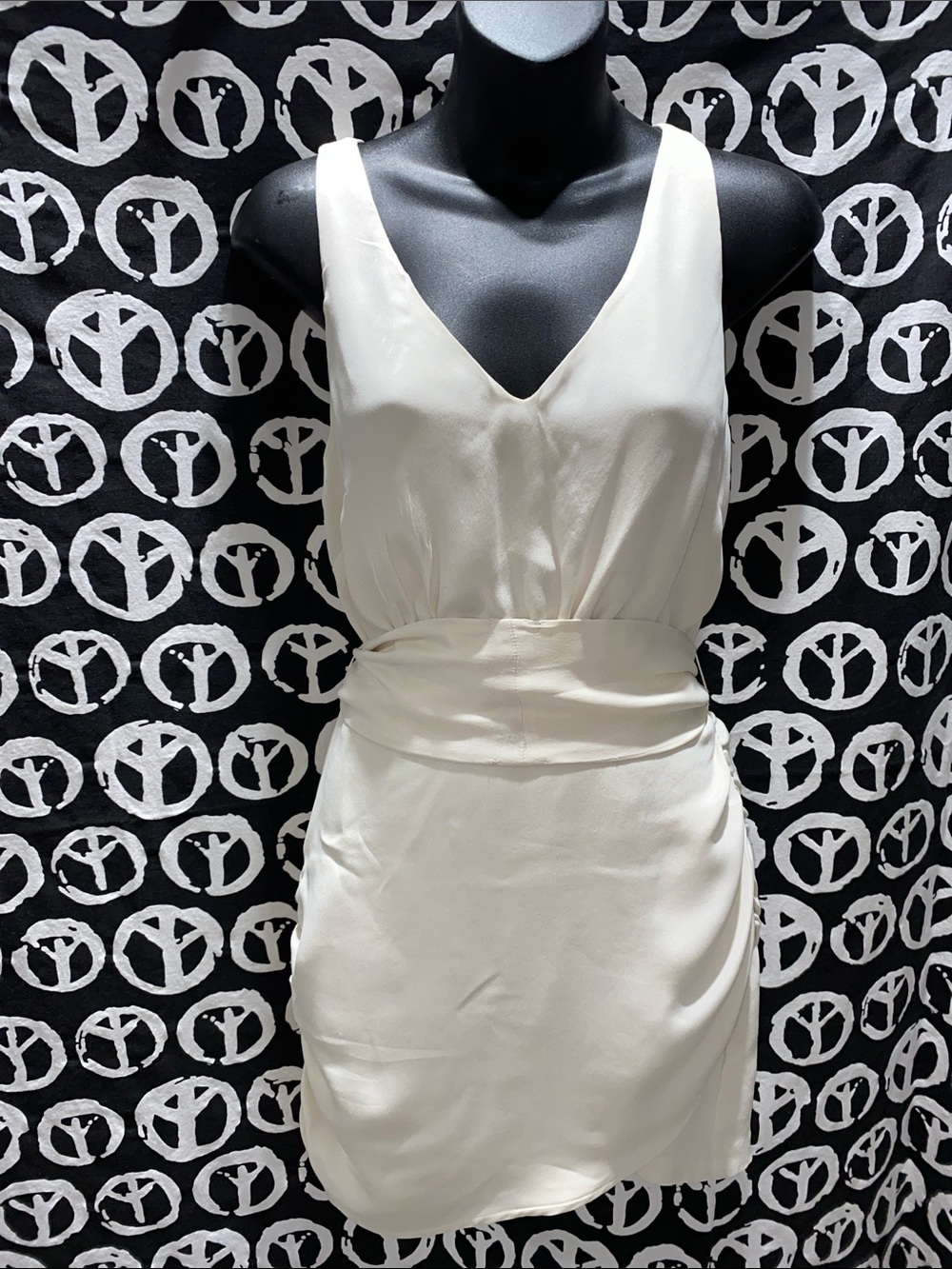 Madison Marcus Cream Sleeveless Belted Dress
SZ XS
